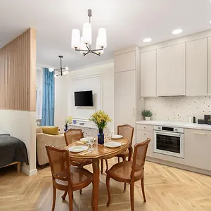 Quiet On The Main Square, 2 Bathrooms Apartment